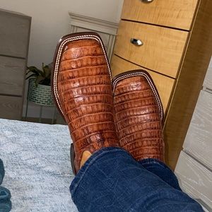 Meet your Posher, Adrian